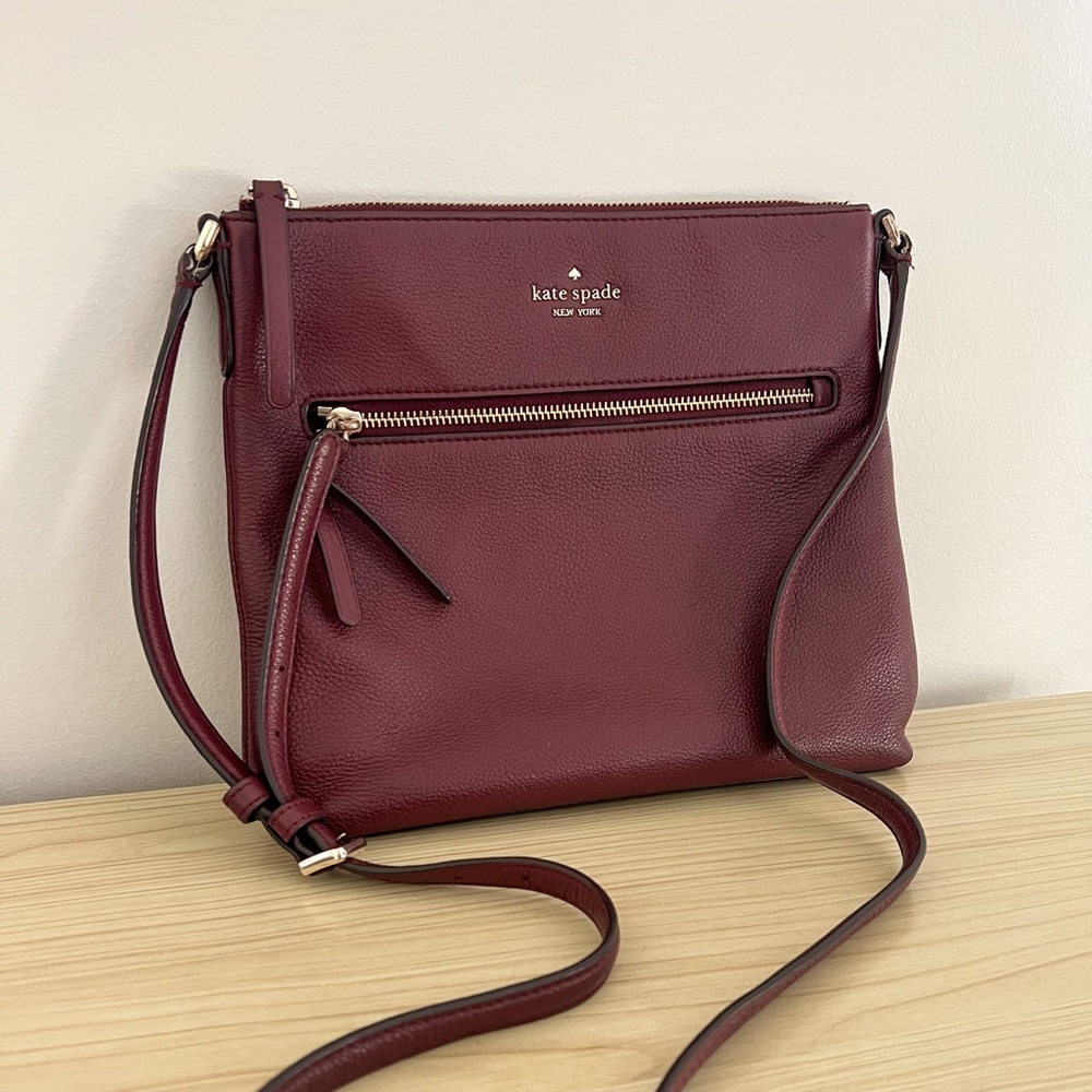 Kate Spade Leather Crossbody in Good Condition.